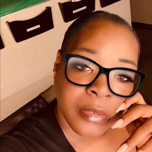 Meet your Posher, Crystal